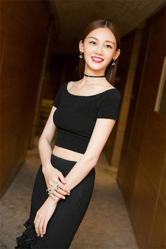 苗苗是谁杀的 ba0a2b3a7cb1489f802713238f54c63e.jpeg