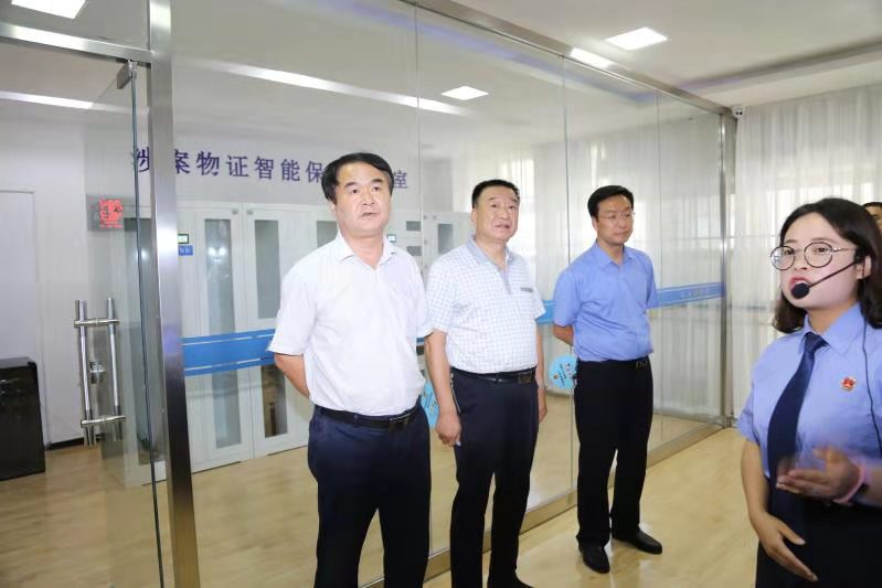 陈书平,杨青一行主要参观了麦积区检察院青少年法治教育基地,远程提讯