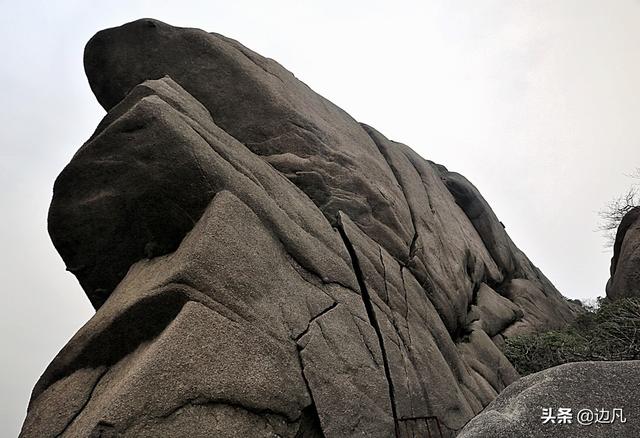 黄山奇石鳌鱼驼金龟