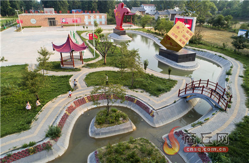 张弓镇小吕集村 振兴路上党旗红