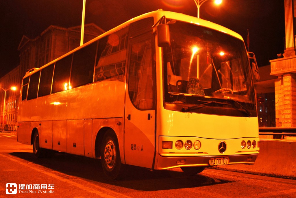 210ti发动机,可选装om906la废弃的亚星-奔驰ybl6120t2h(o332)客车该车