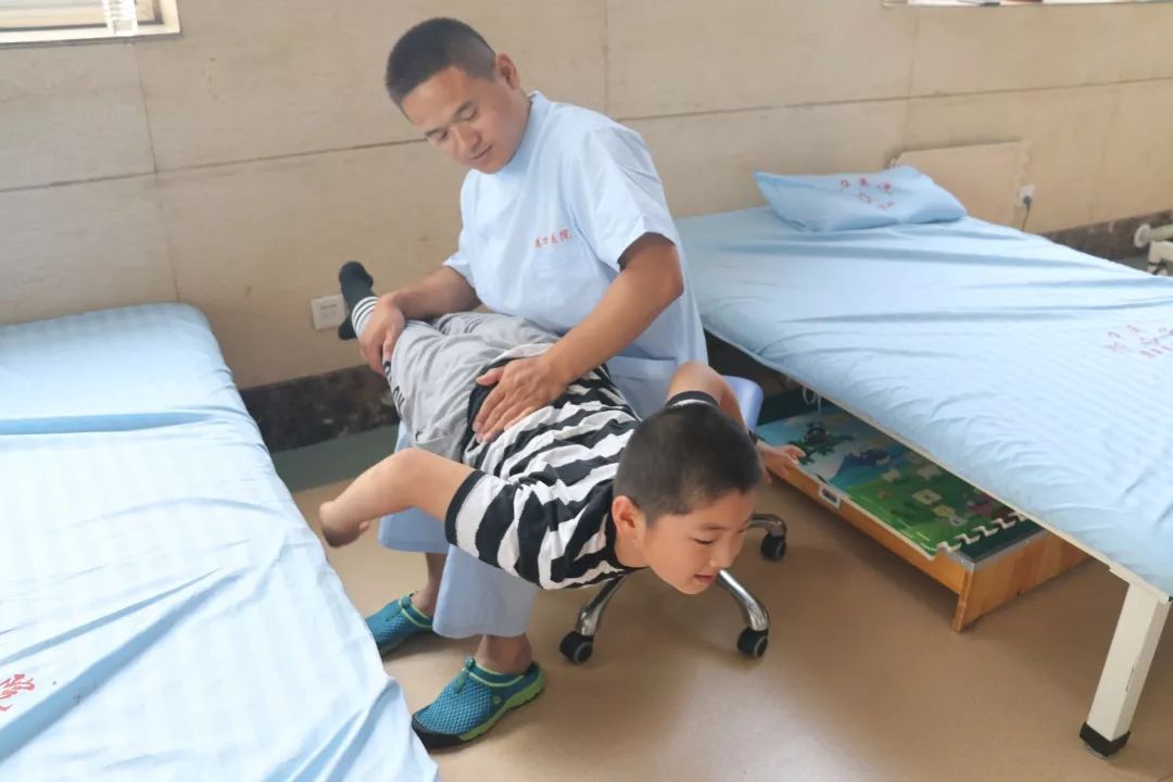 秦皇岛市开展首期学龄期脑瘫儿童训练营