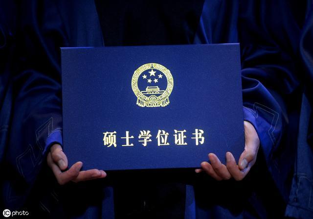 或周末，毕业后可获得硕士研究生毕业证书和工商管理专业硕士学位证书。