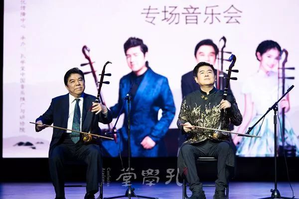 陈耀星与陈军父子合奏陈军与陈依妙父女合奏作为中国二胡世家,陈氏三