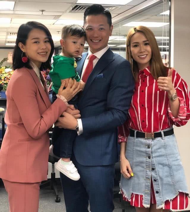 胡杏儿为老公公司办乔迁惊喜派对西装革履尽显女主人姿态