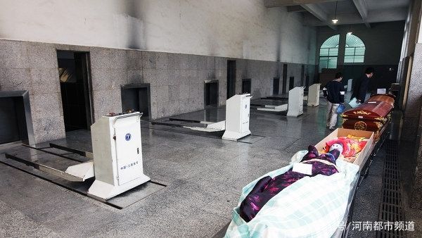 110晚上接恐怖报警:喂?我在火葬场的炼人炉里 pp电子游戏