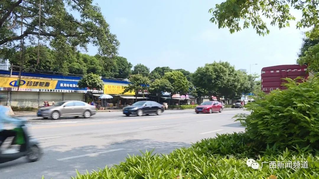 南宁鲁班路啥时候开了个路边二手车交易市场车辆破败还长期占用公共