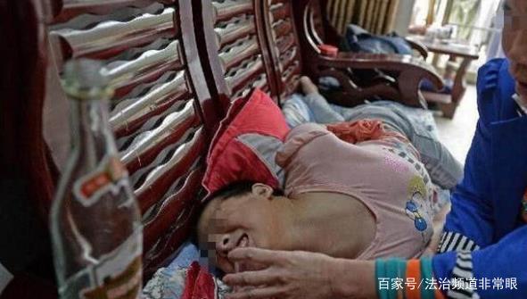 男子每天给女儿灌一斤白酒,母亲在一旁无动于衷,真相让人心酸! 云顶国际40082200