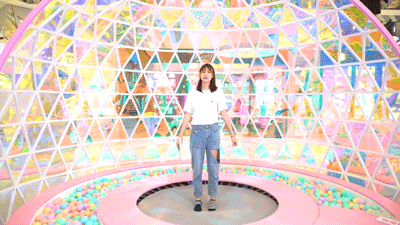 姿势舒展,表情自然 才能拍得美美哒