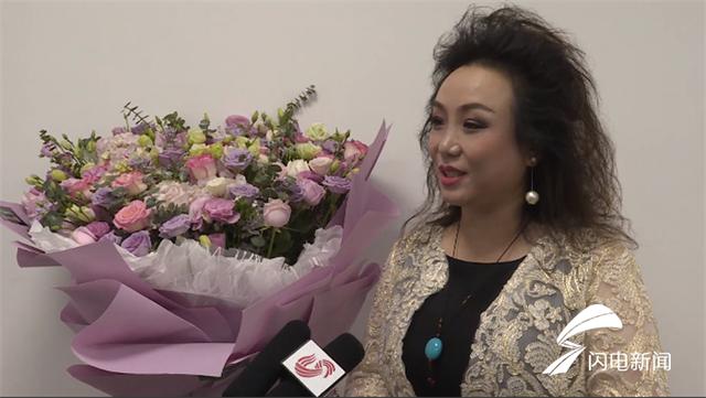 著名女歌唱家李秀英离开日照30年回到家乡演出非常感动