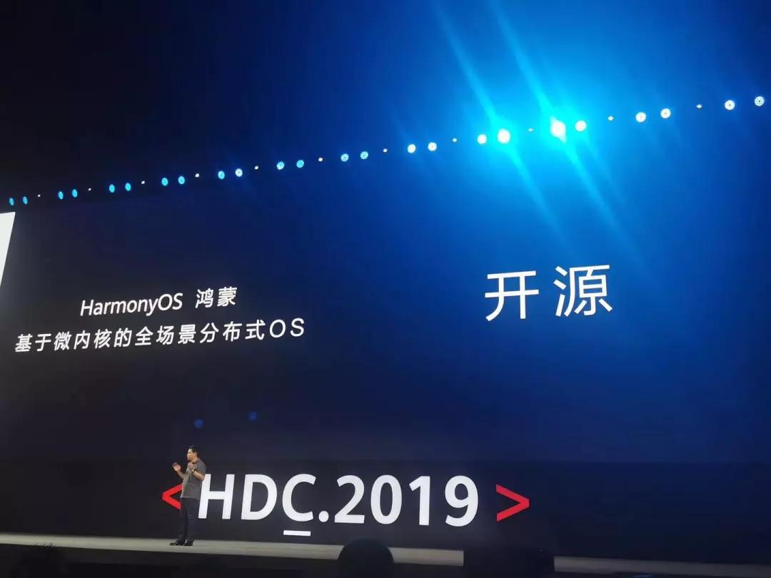 华为纯血鸿蒙系统推出内置分享功能，实现多人群发便捷共享,HarmonyOS,NEXT,华为分享,多设备协同,语音助手小艺,鸿蒙系统功能展示,HarmonyOS跨设备互通,第1张