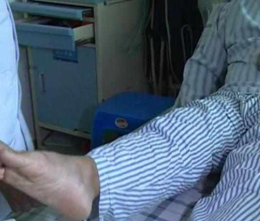 男子生吞 9 只活青蛙,20 年后颅内揪出 7 厘米活虫 金百利在线注册