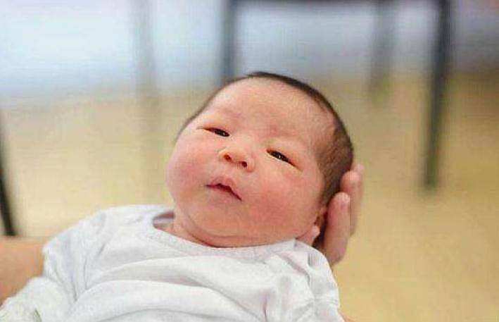                     关于新生儿的长相，如果宝宝有这3个特征，长大后颜值会不错