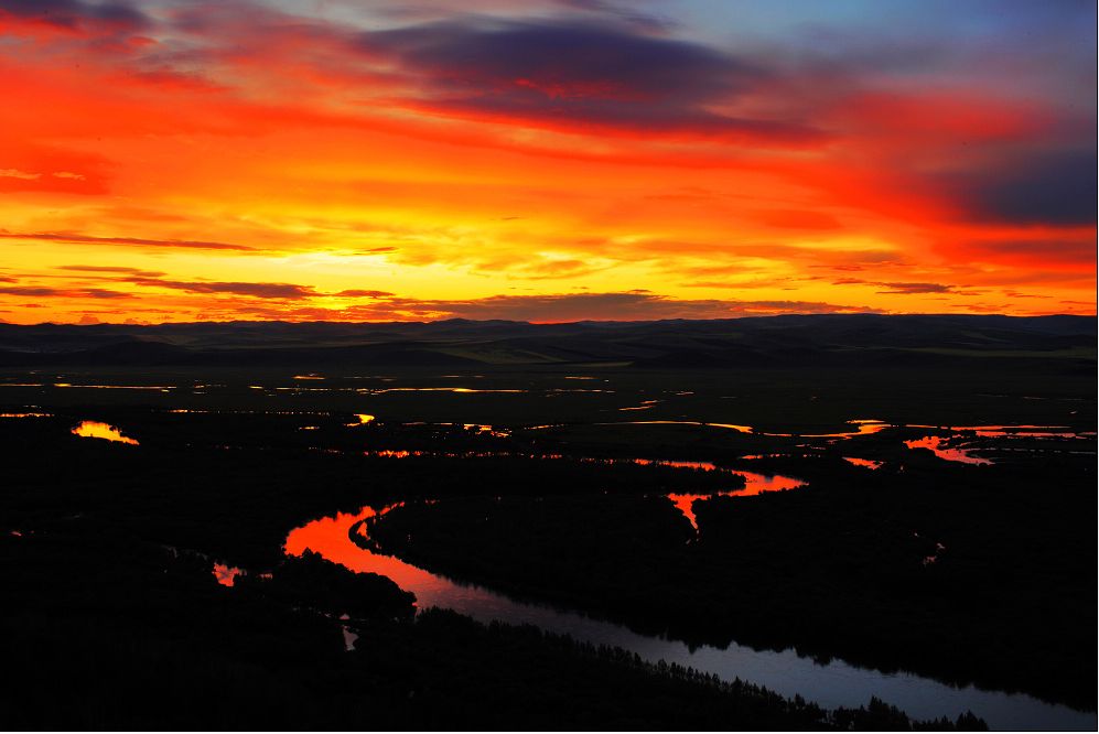 一曲草原歌《故乡》10人听9人爱!