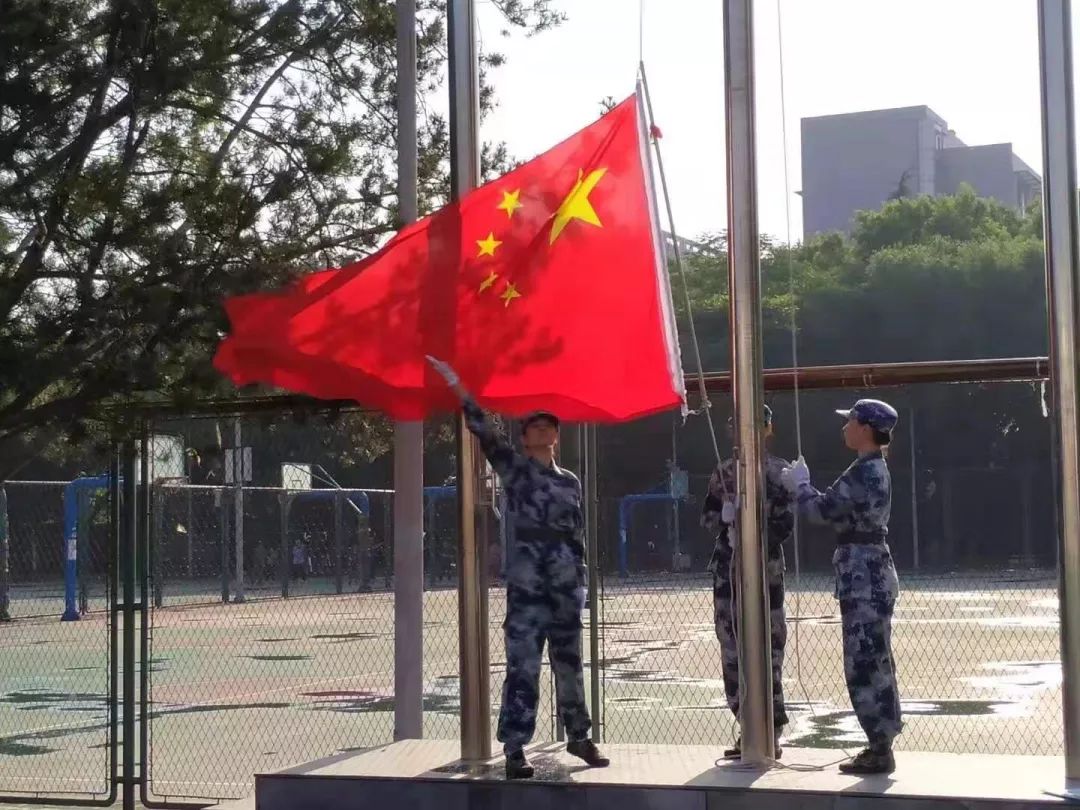 我是一名护旗手