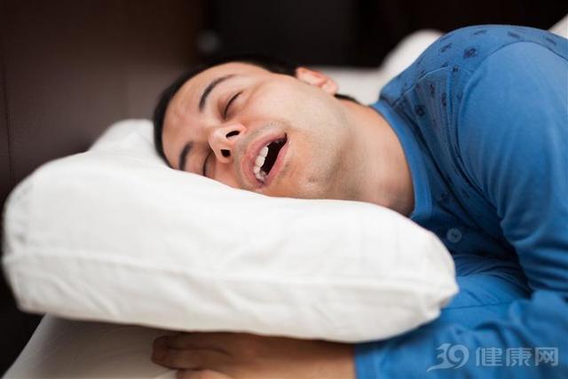 半夜醒来口干口苦？2个方法对症解决，比光喝水管用