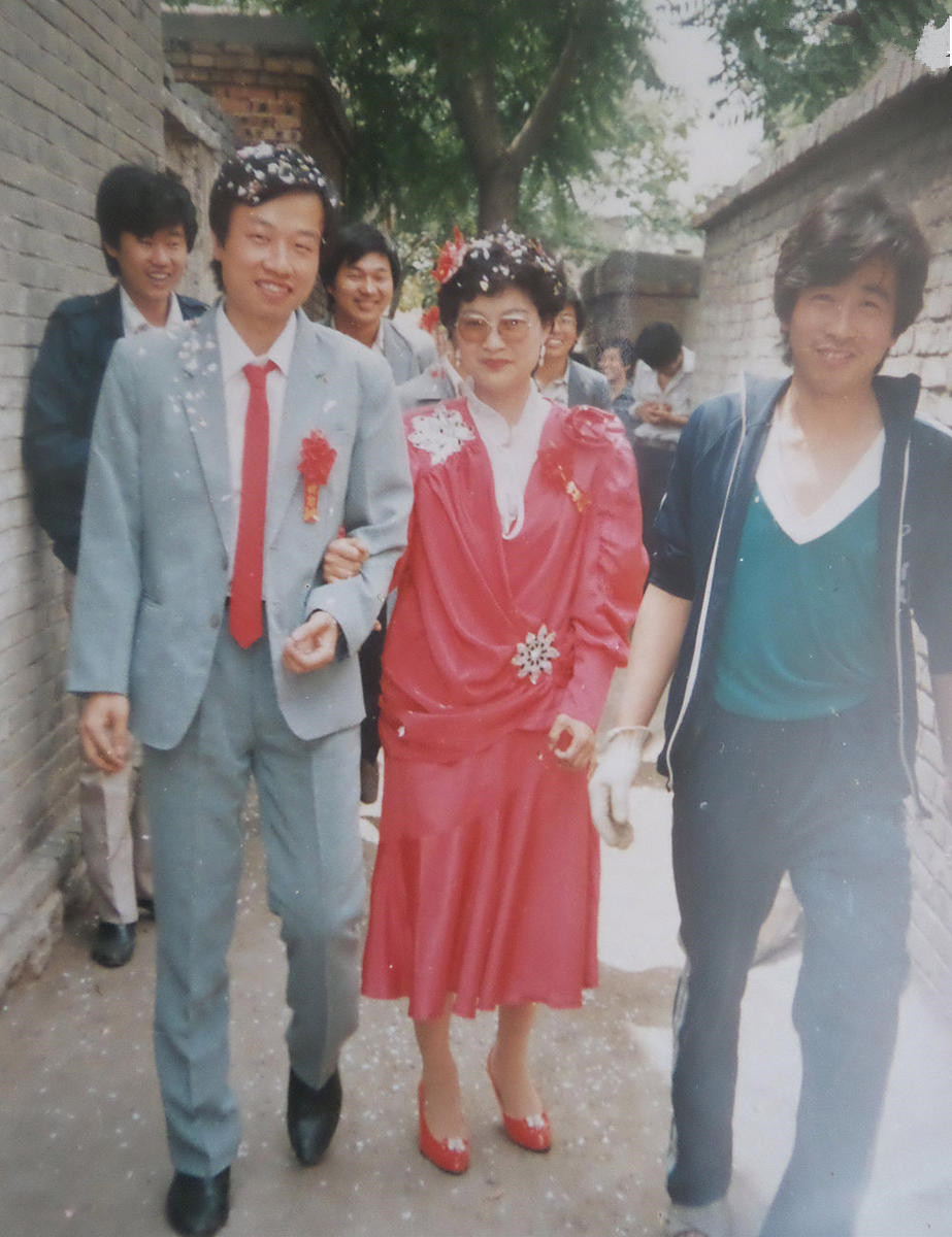 直击80年代的婚嫁细节,馒头也可以当礼金_新娘