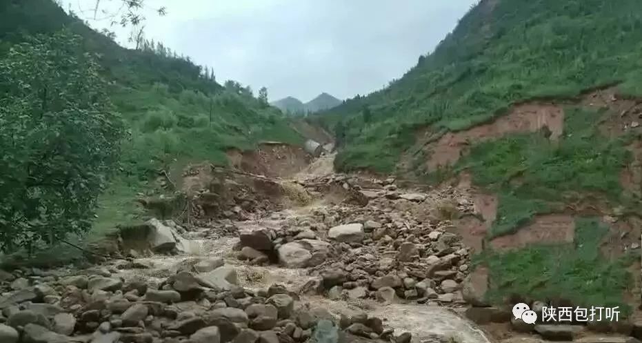 西安暴雨致蓝田县发生山洪,多村受灾,有房屋被