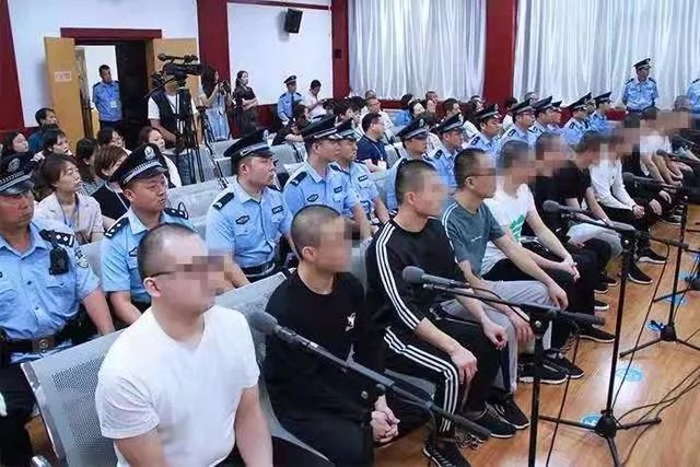 大快人心!澄城法院公开审理18人恶势力犯罪集团案!