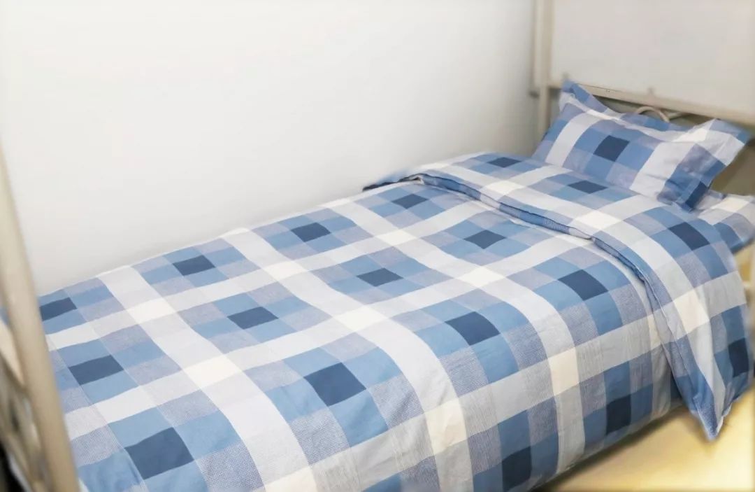 怎样装被罩视频 b467cfc8289747f688acadb653265d8f.jpeg