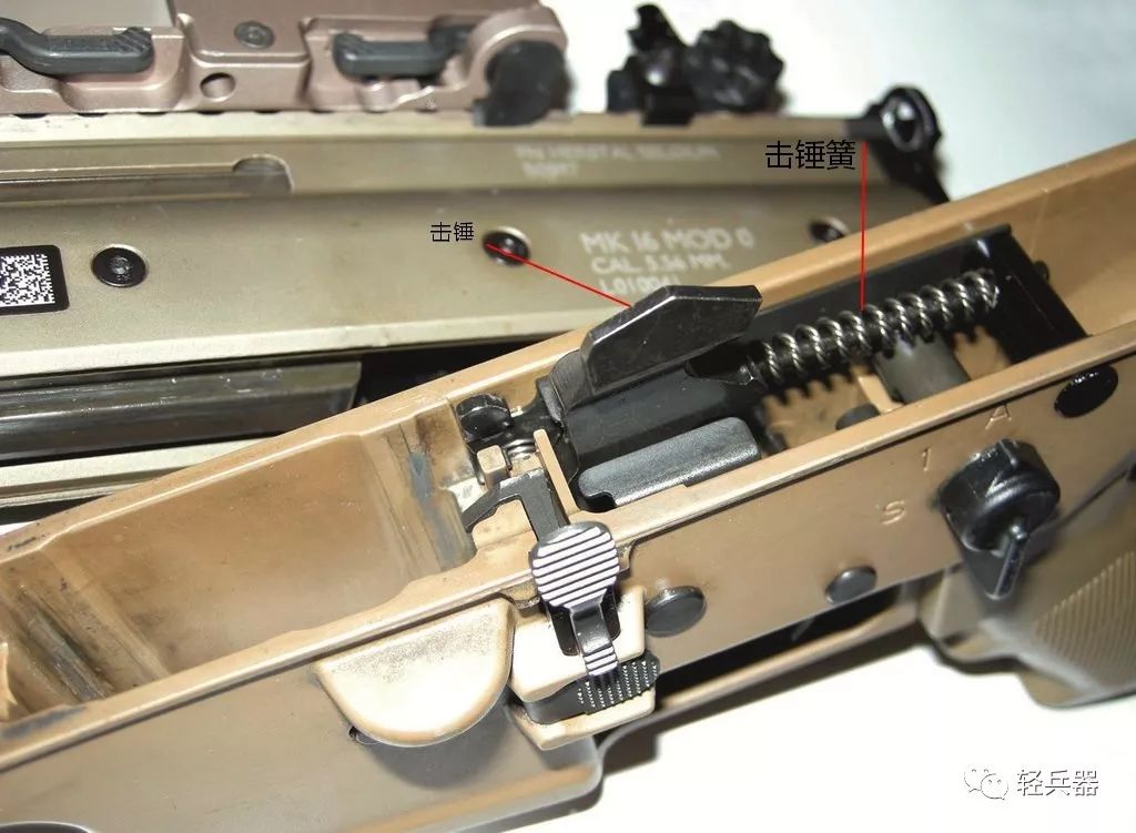 其中,阻铁(扳机)和击锤的扣合设计源自m16步枪,单发阻铁和击锤的扣合