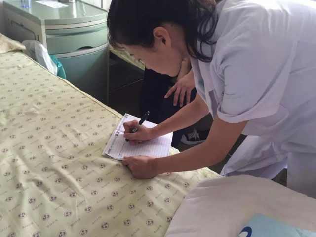 产妇胎盘早剥紧急入院!医护人员却不断给她递小纸条…… pt老虎机