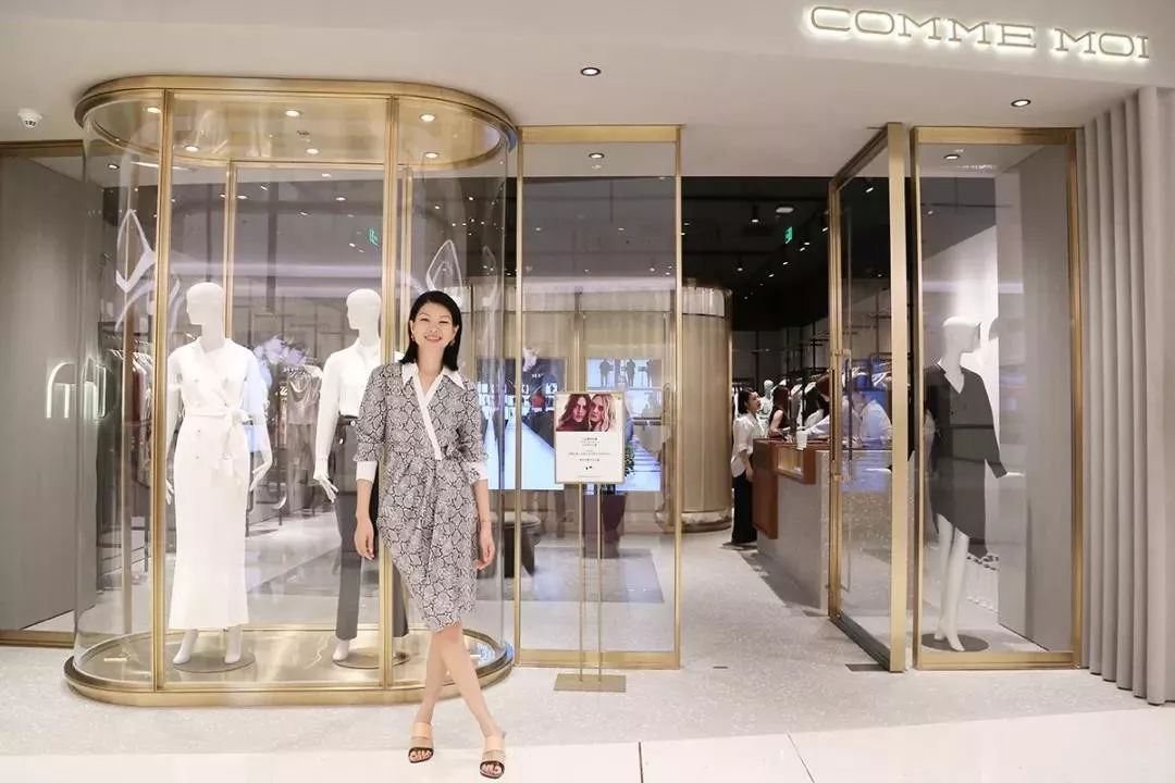 时尚妈妈装品牌店 f0a2f9ac01274105af8c5d6d755df16f.jpeg