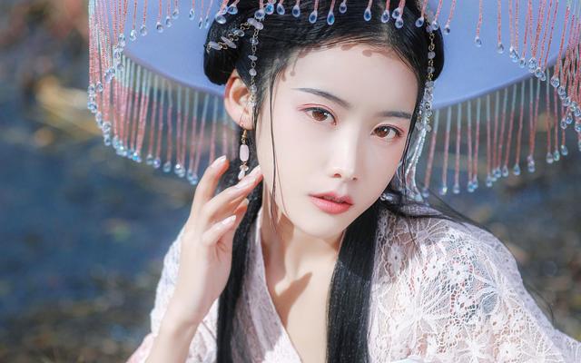不缺钱不缺爱,60岁依然美丽动人,注定大富大贵的三大生肖女 ag百家乐网址