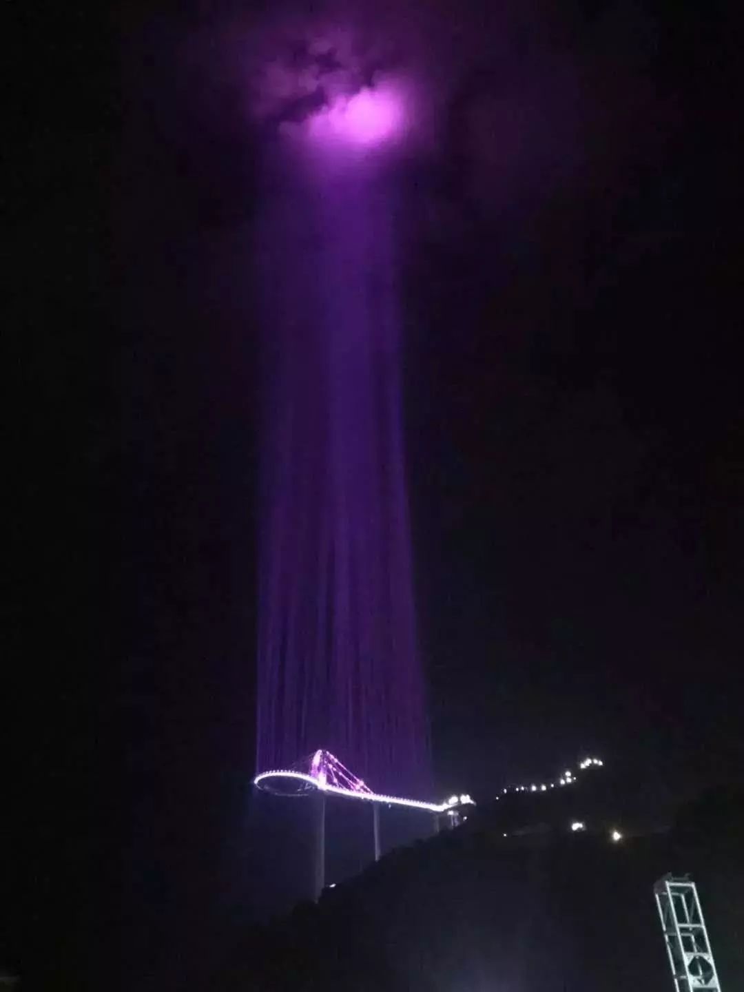 黄腾峡好玩的不止漂流,还有让你尖叫不断的高空玻璃桥