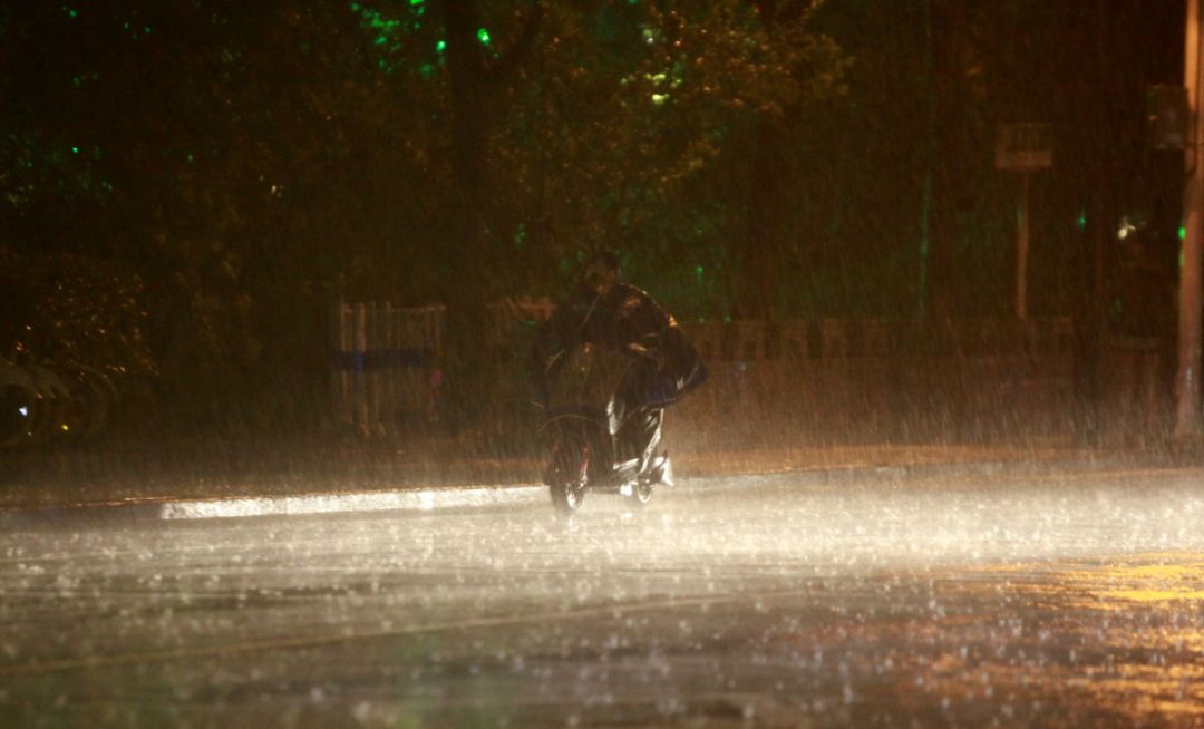 什么时候才能下点雨 2de3124d64134e38b7b5bf364ec26f44.jpeg