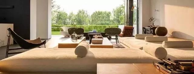超模刘雯又上热搜,工作室堪比豪宅,一张沙发5万,获1.