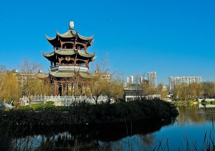 汪曾祺:我想念昆明的雨