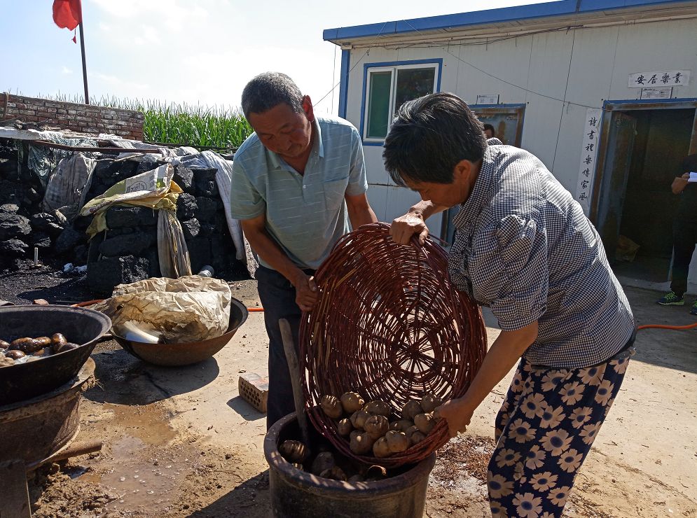 为清水河暖泉墕村民蒲秀荣养猪销售遇到的困境共同发力