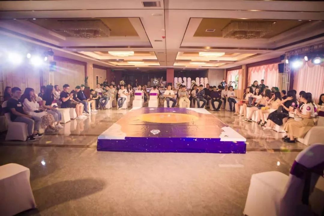共青团陆良县委于2019年8月7日晚上在陆良县圣邦大酒店三楼五福临厅