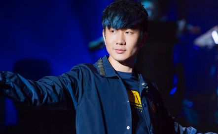 那英胸上一个桃心猜成语_那英性感图片(2)