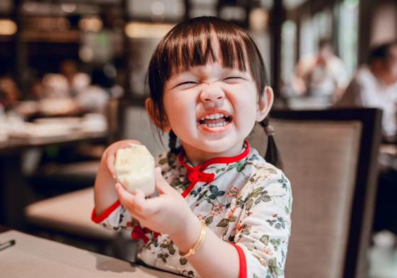                     1碗粥吃的宝宝进医院！儿科主任：这些辅食，1岁以下宝宝别喂