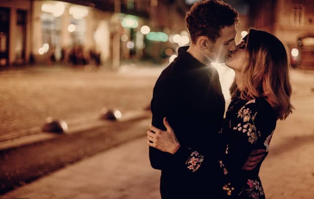 越纠缠你的女人越爱你 9e79bd2c549b45e7bb305501d7bc2ad6.jpeg