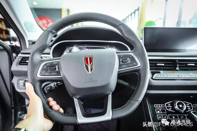 2019款红旗h5实拍,能抗大旗的首先要帅,车标是越看越帅?