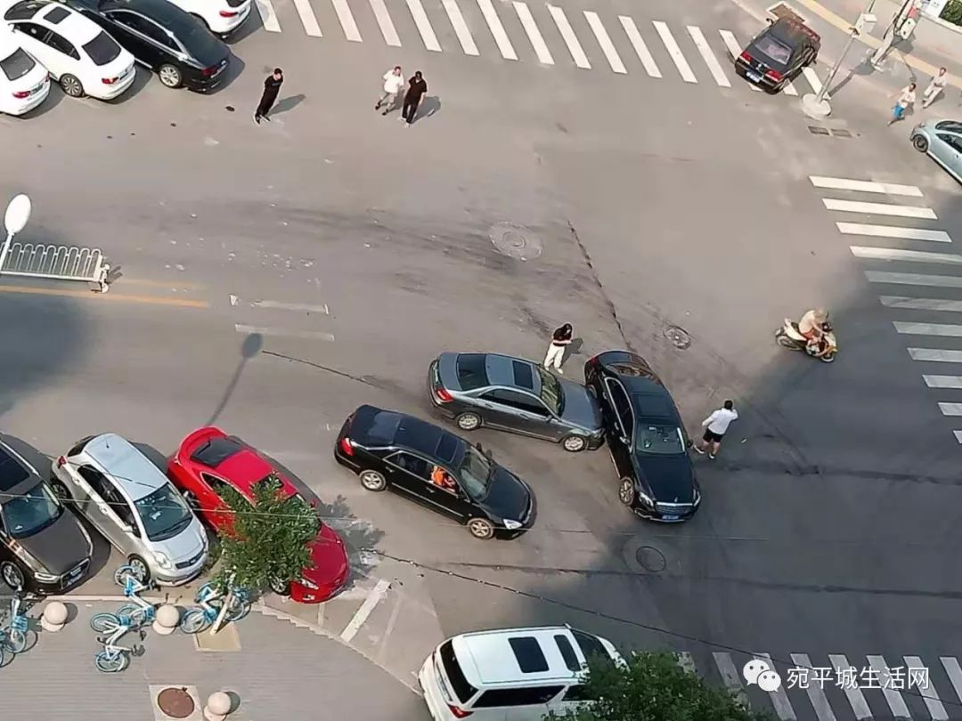 刚刚卢沟桥的死亡路口再又双叒叕发交通事故本周已是第三起