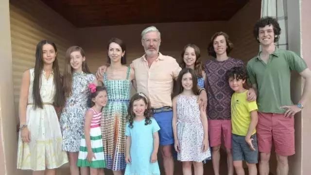 51岁生9个娃还同时管理4000亿资产,努力工作