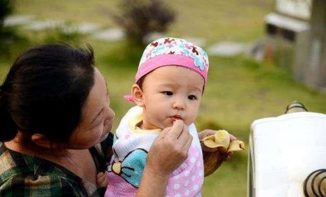                     孩子交给奶奶带后，不再记得妈妈，奶奶的解释让妈妈很气愤