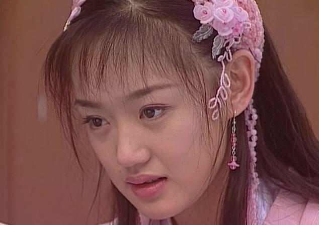 23岁的薛佳凝在《粉红女郎》当中饰演哈妹,把哈妹天
