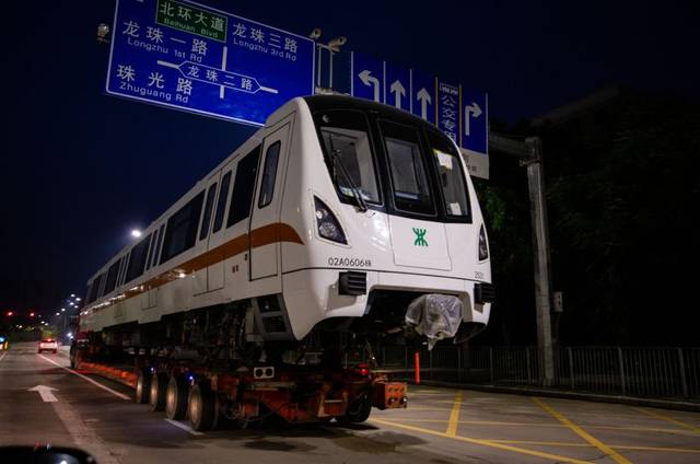 关注明年坐地铁可直达梧桐山仙湖地铁2号线首列车运抵深圳