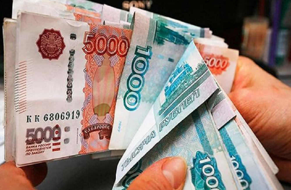 1万人民币兑换9万多卢布,在俄罗斯能干什么 当地美女告诉你