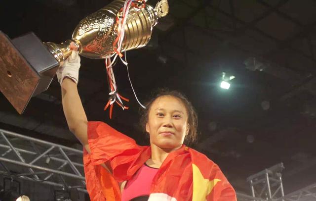 连续三次终结,不是ko就是降服,格斗美女创下mma五连胜!