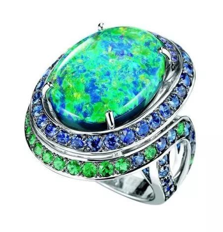 眼前的黑不是黑,你说的蓝是什么蓝--欧泊里的斑