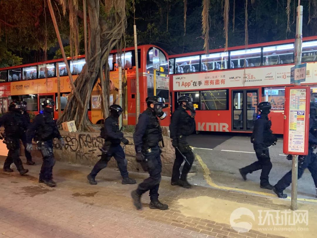 香港多地区发生不同程度的包括非法集会,包围警署,袭击警员,堵塞交通