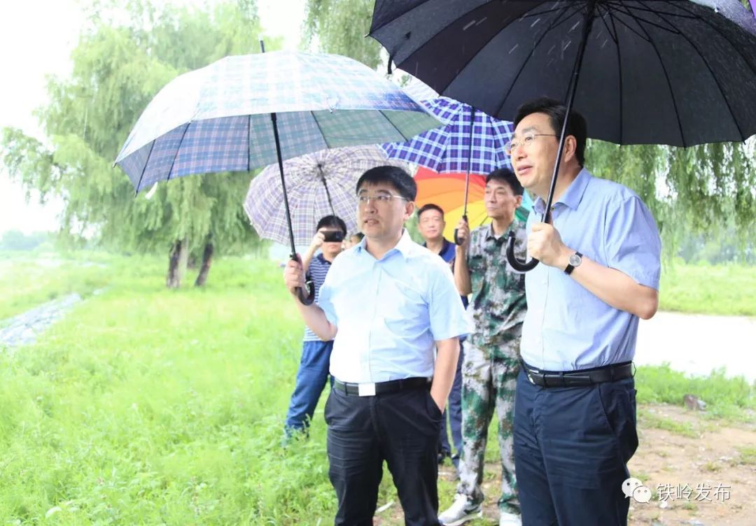 关注省人大常委会副主任孙国相来我市督导检查防汛工作隋显利陪同