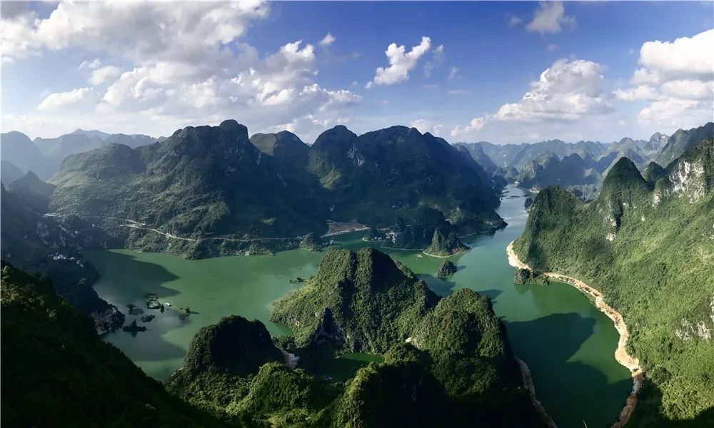 头条| 周边游,百色的这些美到窒息的旅游景点怎能错过