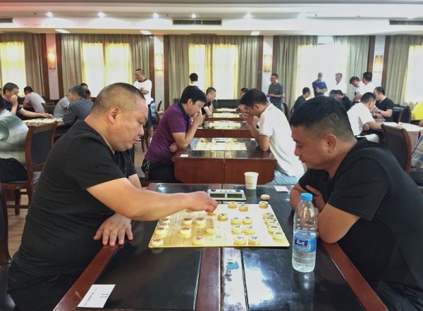 钟祥市象棋比赛圆满收子